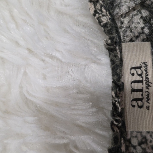 a.n.a -Floral Green and White Women's Top. Size S - Picture 3 of 6